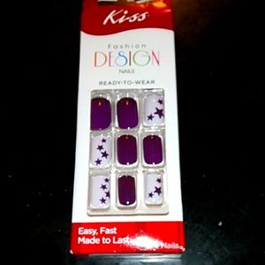 Kiss short length 24 nails with glue included